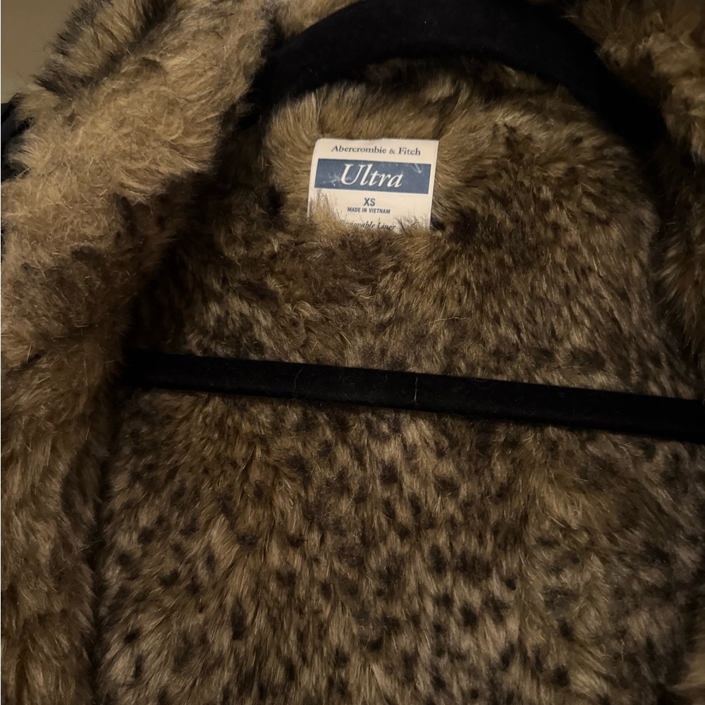 Abercrombie & Fitch Black Utility Jacket with Faux Fur Lining - Picture 6 of 6